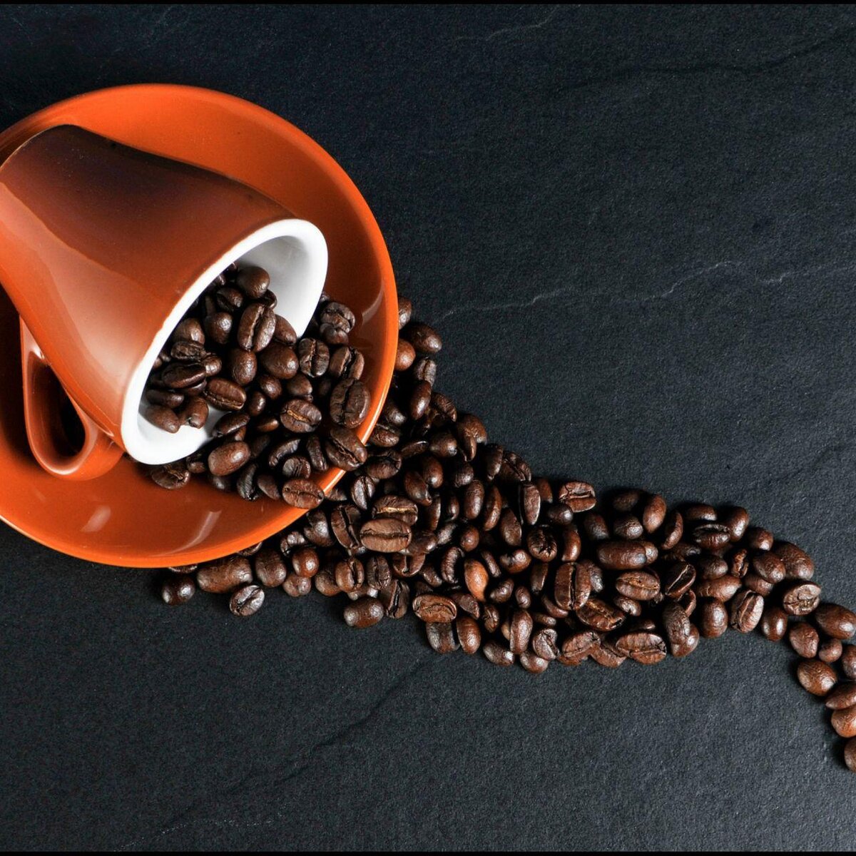 https://cdn.pixabay.com/photo/2013/08/11/19/46/coffee-171653_1280.jp   