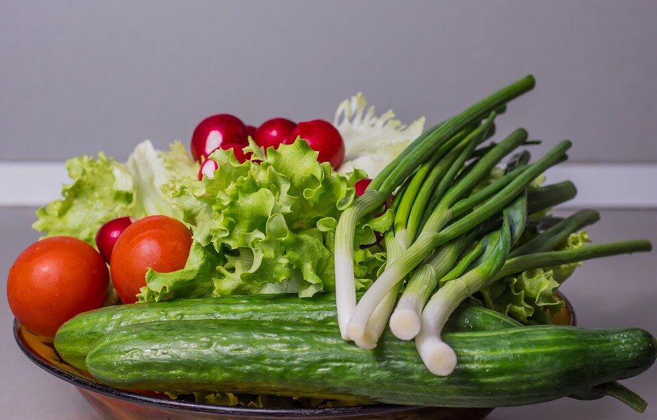 https://cdn.pixabay.com/photo/2017/04/04/22/12/vegetables-2203300_960_720.jpg