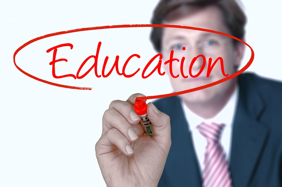 https://cdn.pixabay.com/photo/2015/08/07/08/32/man-879093_960_720.jpg