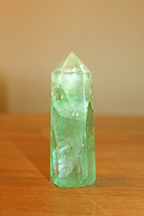 https://pixabay.com/photos/fluorite-gem-healing-stone-crystal-2467110/