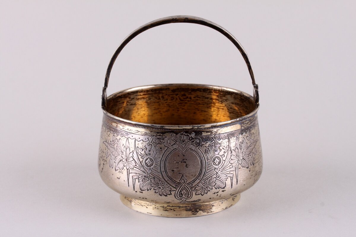 Сахарница в неравномерной патине. Серебро 84 пробы. Российская империя, 1899-1908 гг.