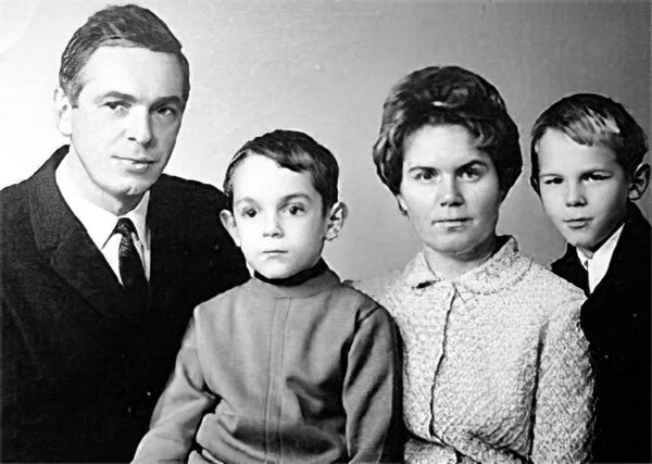Олег Андреев биография актера, фото, личная жизнь, его семья и жена 2023