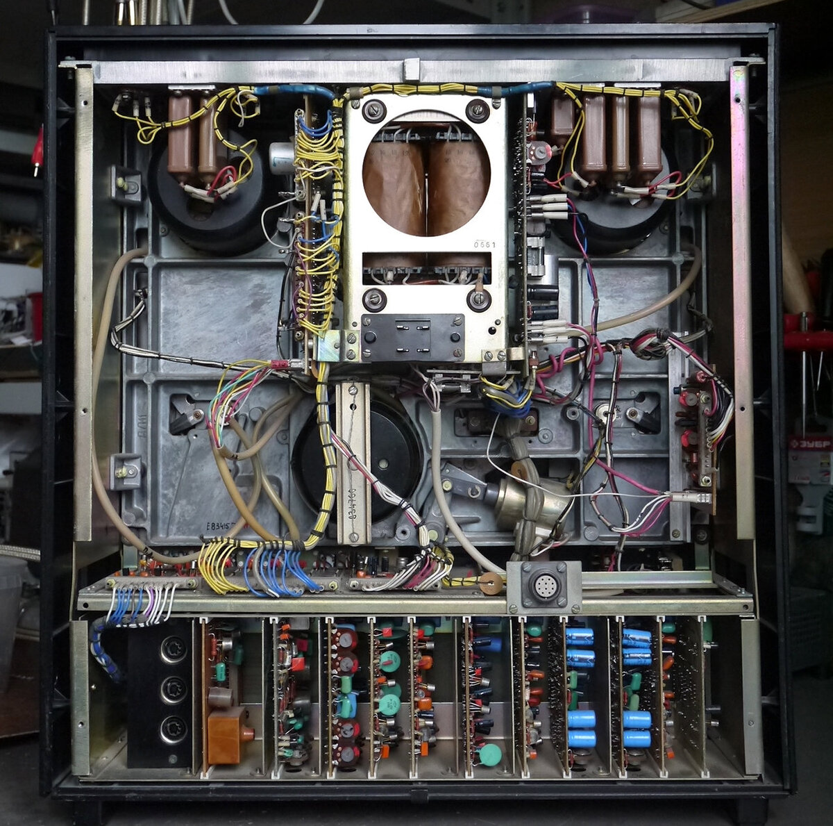 Блочная конструкция  МП Электроника ТА1-003- Стерео выполнена добротно