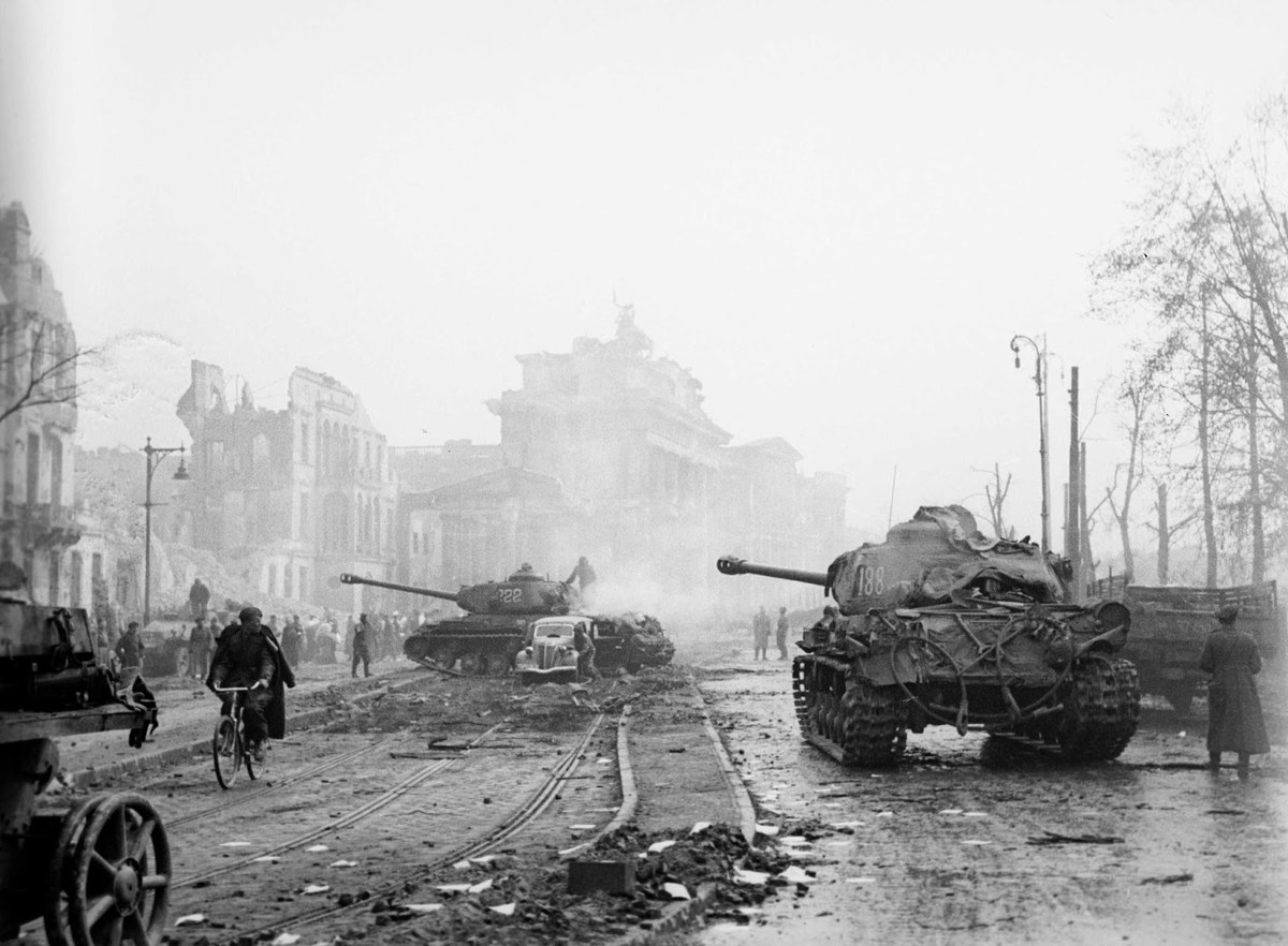 Берлин в конце войны. 1945г. Фото из открытых источников.