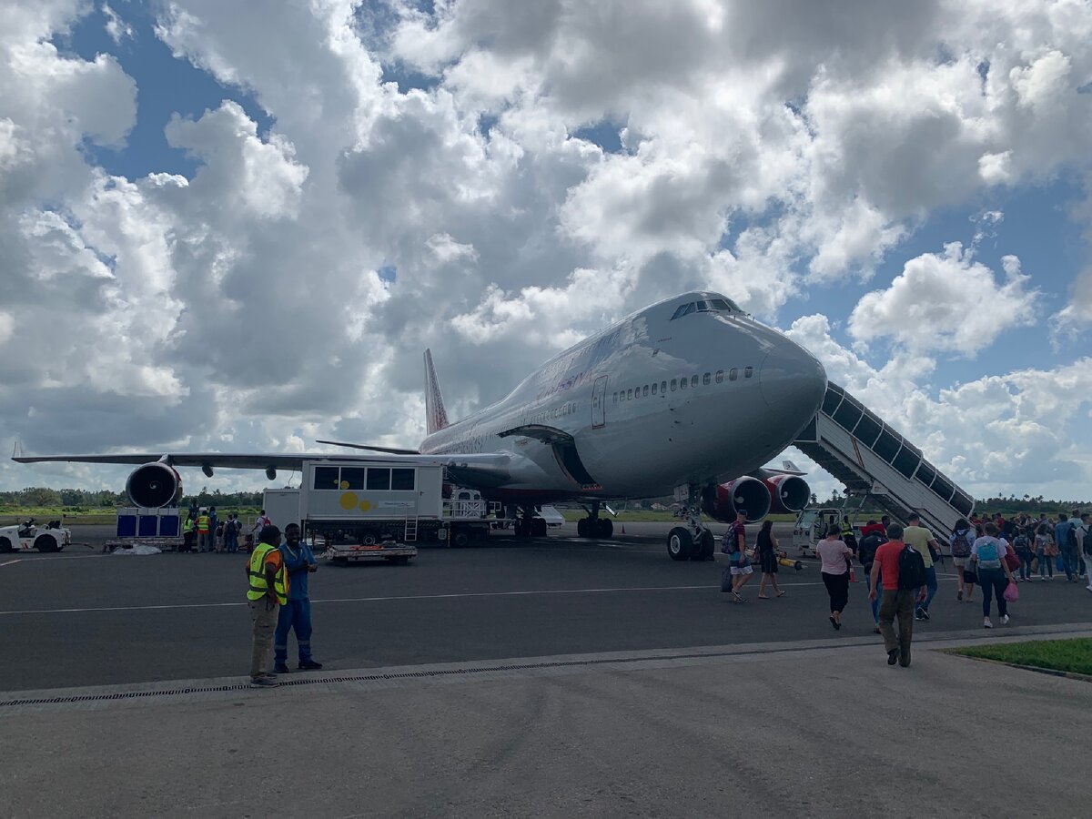 Рейс выполняется на самолете Боинг 747-400