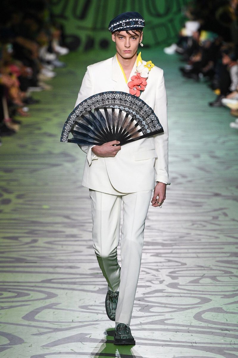 
Умение одеваться держится на трех китах — простоте, хорошем вкусе и привычке следить за собой, — и это совсем не дорого. (Кристиан Диор)