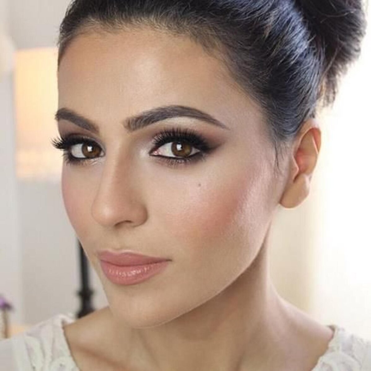 Чёрные тени, обводка, почти смоки айс, но только по-деловому