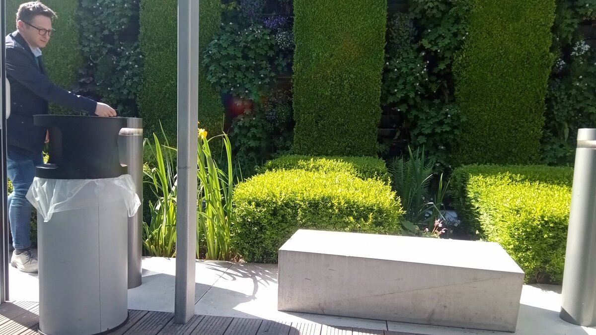 Комната для курения в аэропорту Шарль-де -Голль