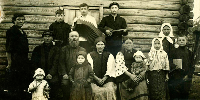 Фотография крестьянской семьи конца 19 - начала 20 в.