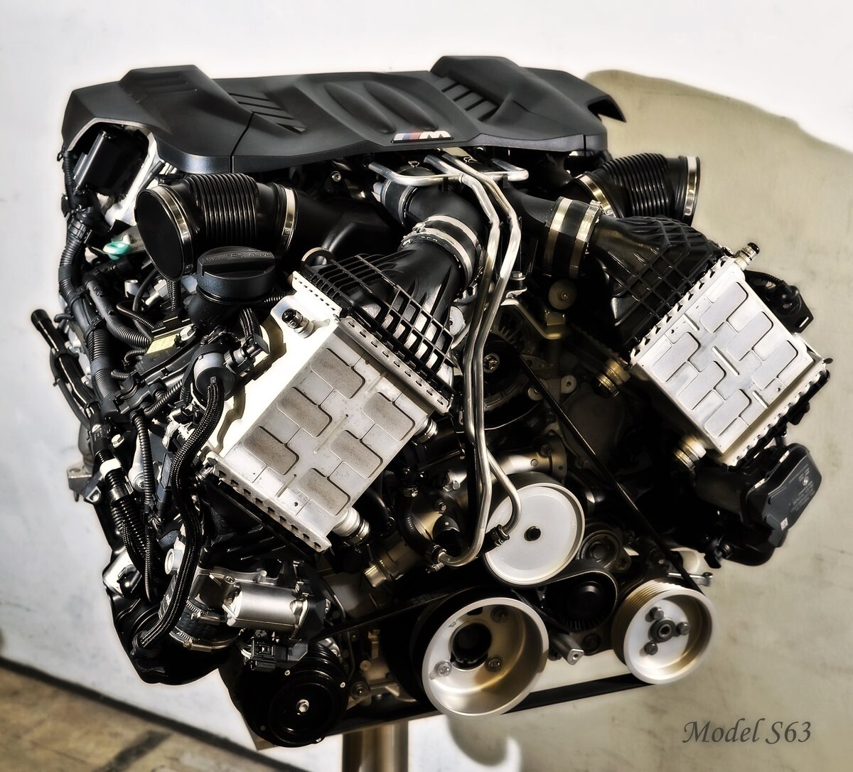 Двигатель BMW S63
