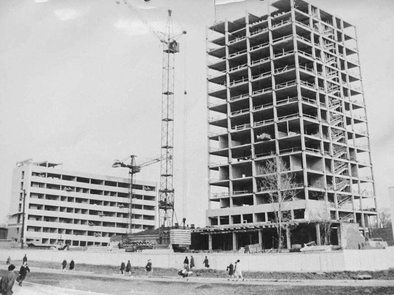 Строятся корпуса НИИУМС, 1969-1970 гг.  Источник: pastvu.com