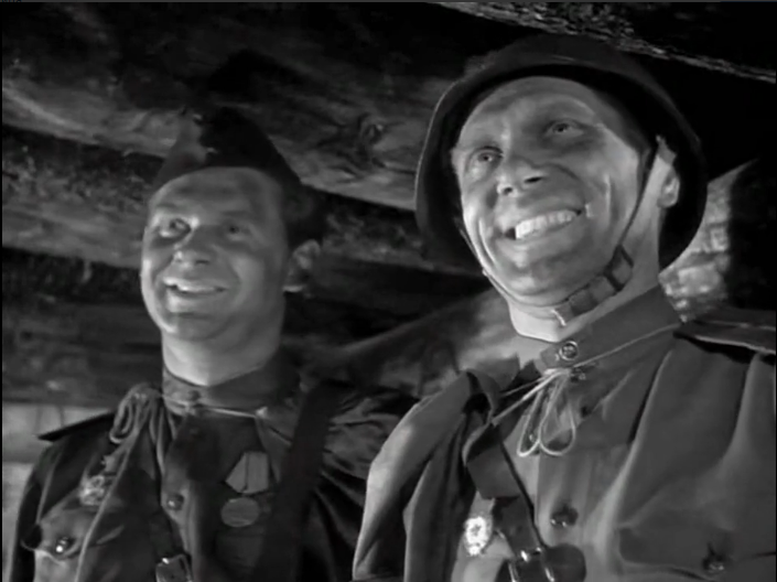 Никаких погон на форме в 1942 не было