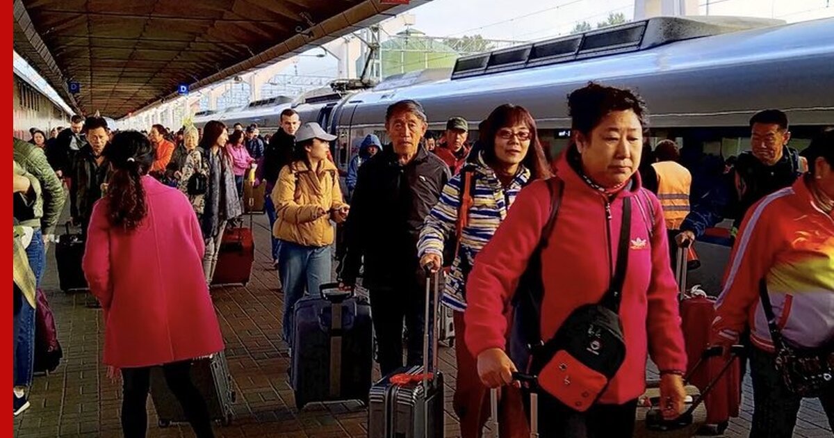Китайские туристы в России. Путешествие на поезде в Китае. Путешествие китайцев. Туристы в Китае.