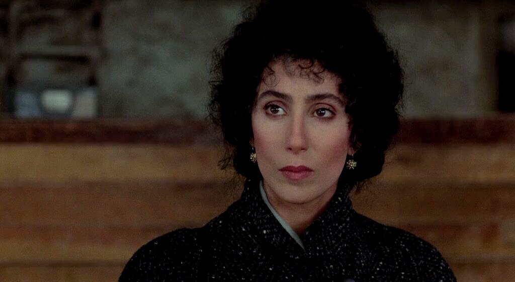 Власть луны. Moonstruck 1987. Во власти Луны фильм. Власть Луны 1987. Очарованные луной фильм.