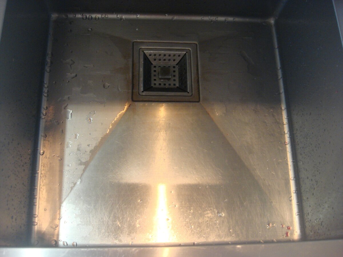 Фото сделано автором (мойка на кухне)