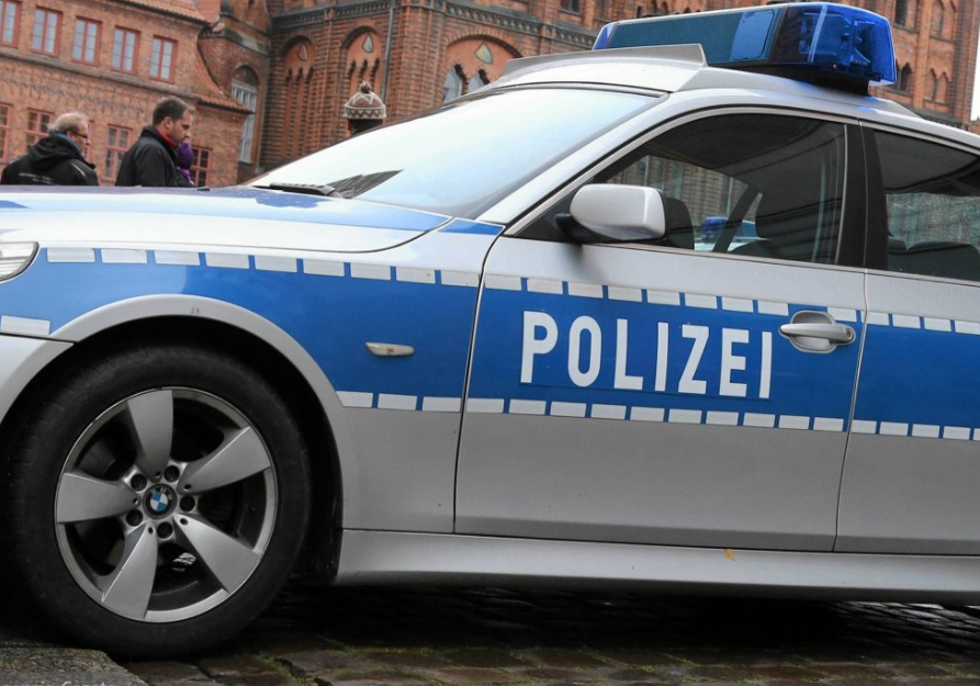 Приговор был вынесен по громкому делу в Германии. Водитель, который участвовал в уличной гонке и убил случайную женщину, получил приговор.