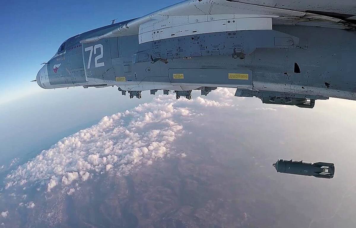 Су-24 осуществляет бомбометание