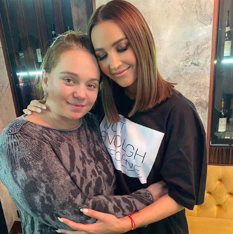 Не все узнали в женщине рядом с Ольгой Бузовой её маму Ирину Александровну
Фото: «Инстаграм»