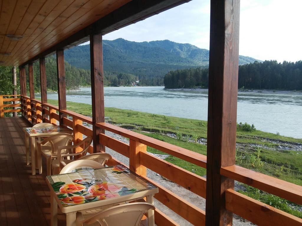 Горный домик в чемале. Снять жилье в республике алтай. Кедровый дом кочиевских. Усадьба бородиных чемал. Земляничная 33 чемал.