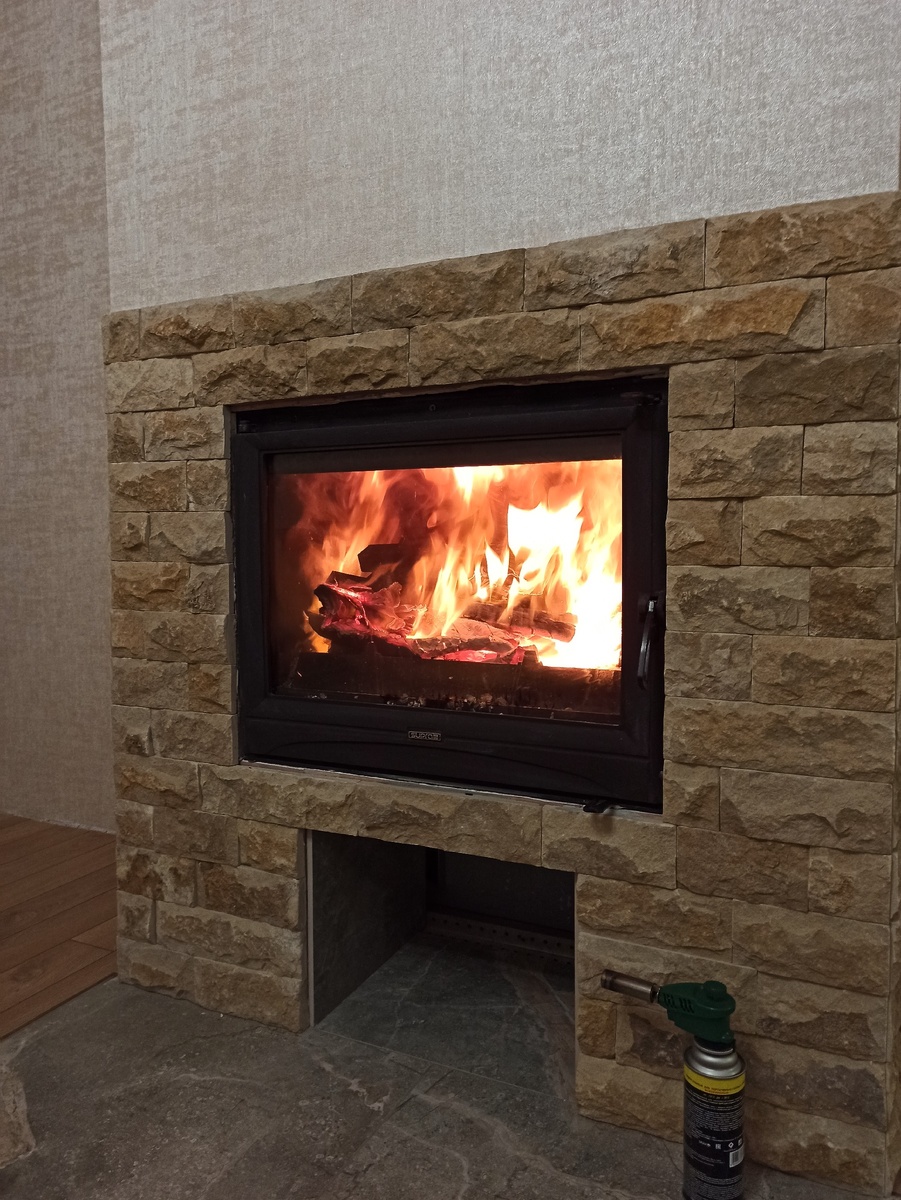 Сидеть вечерами перед камином - бесценно))