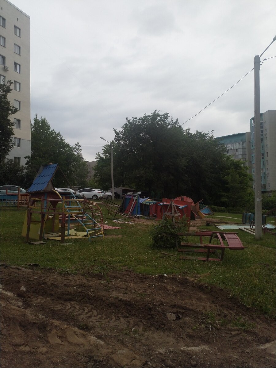 Первый этап, снесли Детскую площадку