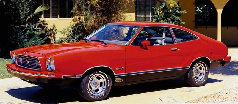 Главные требования, предъявляемые к будущему автомобилю - это длинна 4,5 метров, вес 1100 кг, розничная цена должна составлять не более $2500. Проект профинансировали в 1962 году. Но в 1963-м начался настоящий бум на подобного рода автомобили и разработка была ускорена за счет привлечения дополнительных специалистов. Через полтора года автомобиль был готов. 
Внешний вид старались выдержать в европейском стиле. Длинный капот напоминал американский истребитель Р-51 Mustang, активно использовавшийся в период мировой войны. Этот факт и стал решающим в тот день, когда пришло время утверждать название нового транспортного средства (еще один из вариантов названия было Cougar).

9 марта 1964 года состоялось великое событие. Утром этого дня сошел с конвейера первый Mustang. А полномасштабная рекламная кампания началась 16 апреля. Автомобиль был представлен в двух исполнениях - двухдверный седан и кабриолет. Цена за базовую комплектацию - $2368. В первые часы работы выставки было оформлено около 22 000 заказов на автомобиль. 1964 год закончился для компании с результатом 263 434 проданных единиц продукции. Миллионный автомобиль был продан спустя 2 года.