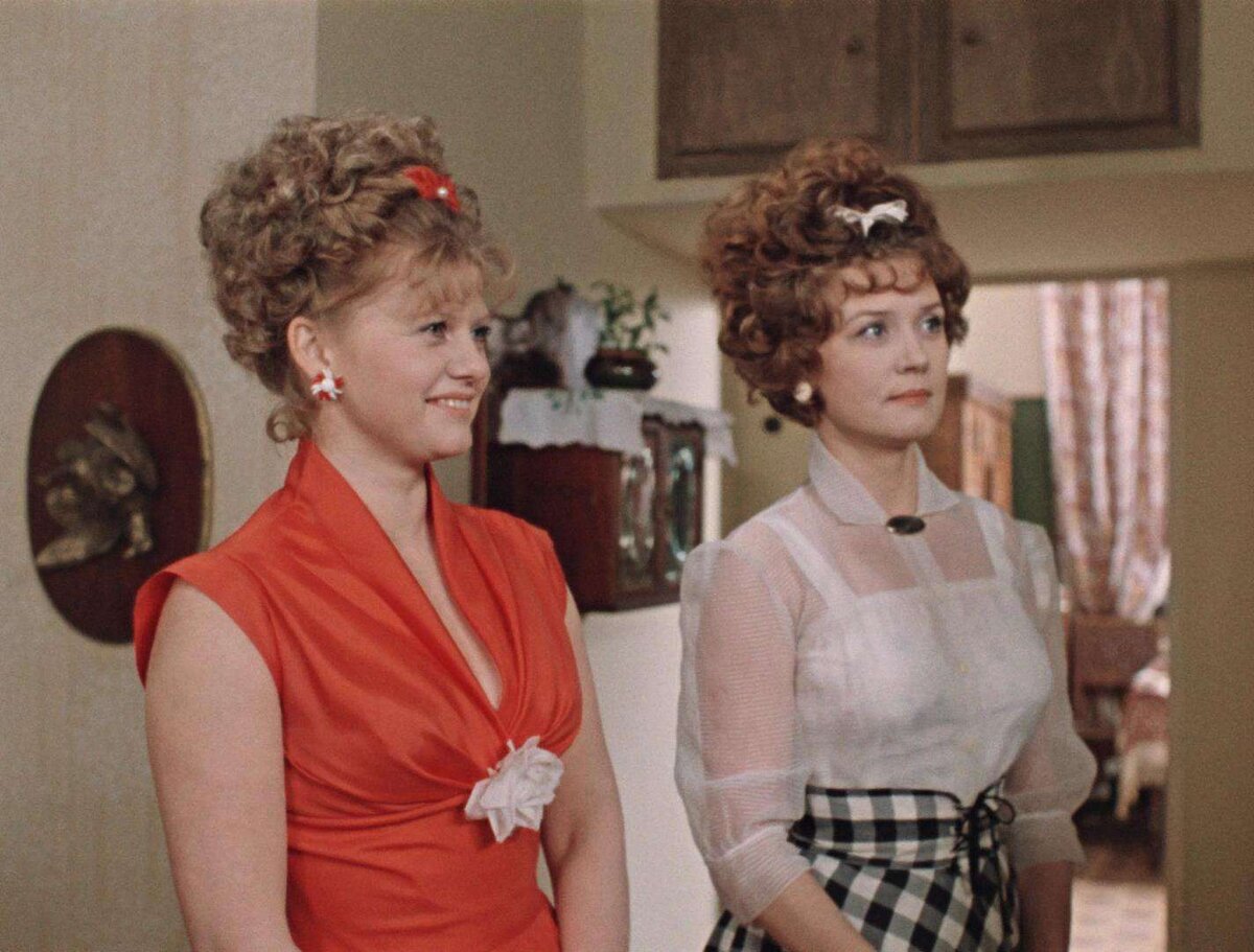 Ирина Муравьева и Вера Алентова в фильме "Москва слезам не верит".