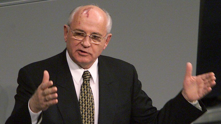 Михаил Горбачев – один-единственный президент Страны Советов. Он получил высшее звание того, кто развалил некогда великое государство рабочих и крестьян.-2