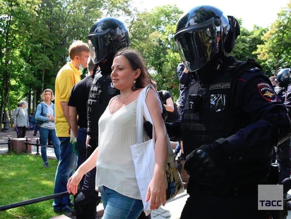 Полицейские в Москве в новой униформе. Картинка взята из открытых источников интернета.