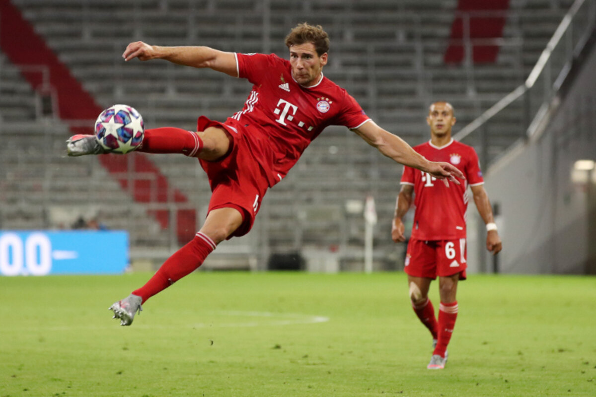 Работает fc. Ajax ultras. Футболист балтики. Работает fc. Фк химки база тренировки.