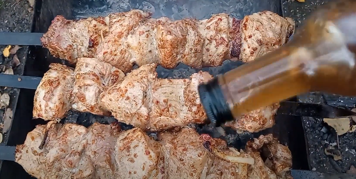 Поливаем во время жарки