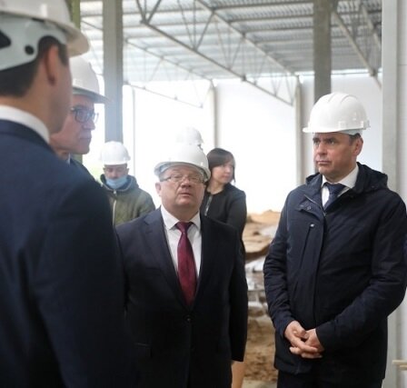Ярославский губернатор Дмитрий Миронов посетил строящуюся фабрику компании "Айсбери" в Тутаеве