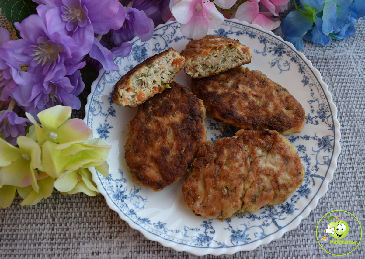 Куриные котлеты с помидором и болгарским перцем. Очень сочные благодаря  овощам | Новые рецепты каждый день | Дзен