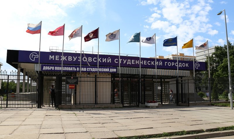 Главный вход в «Межвузовский студенческий городок»