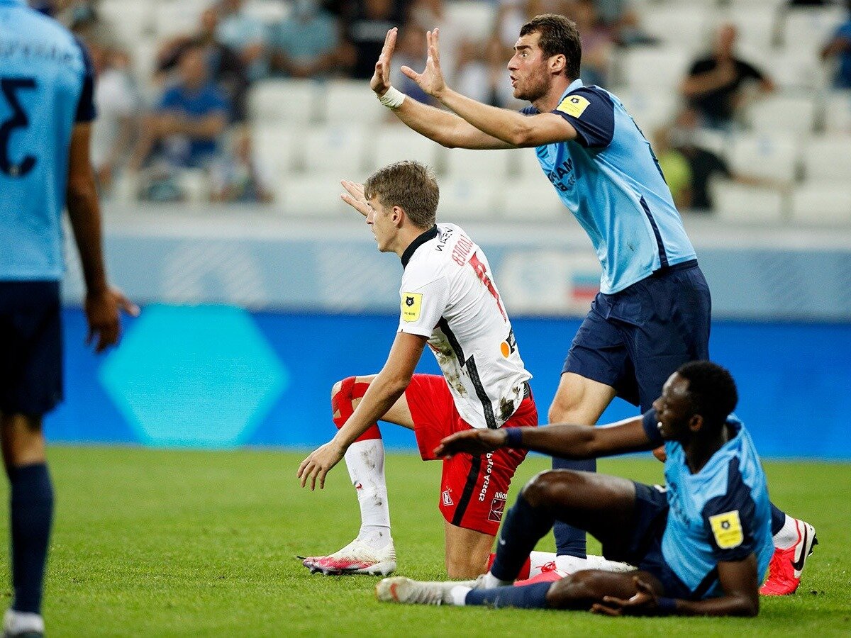 Момент из матча "Ротор" - "Спартак" 