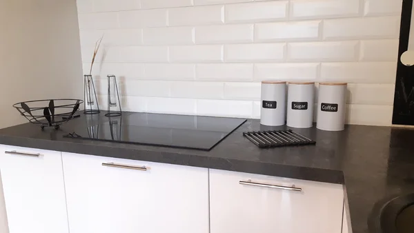 Фото: УСАДЬБУШКА (на фото банки для сыпучих продуктов и тарелка под фрукты)