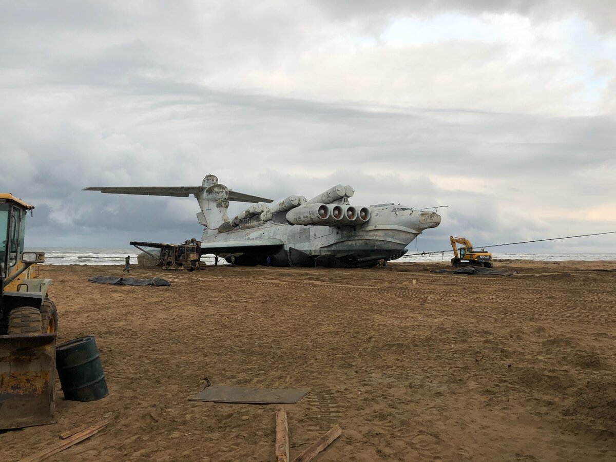 Экраноплан «Лунь» в Каспийске