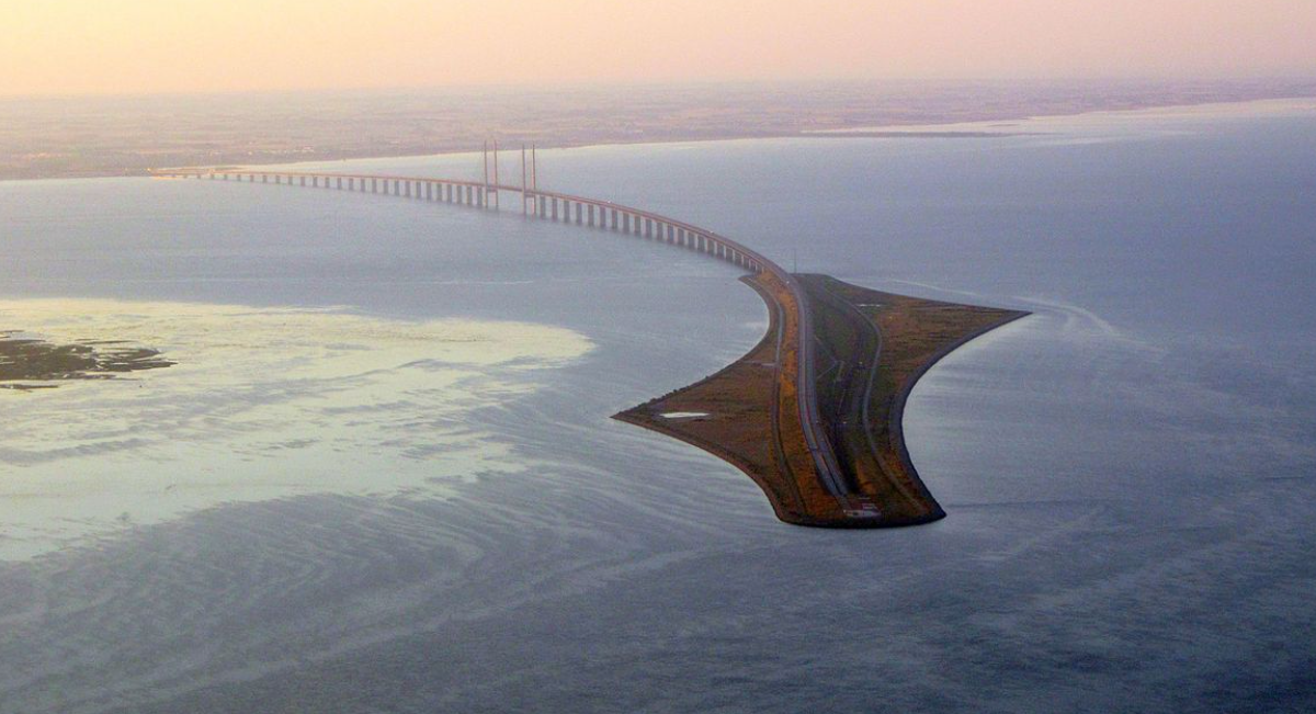Сложная и красивая конструкция в Финском заливе. Въезд в тоннель. Фото из свободных источников.