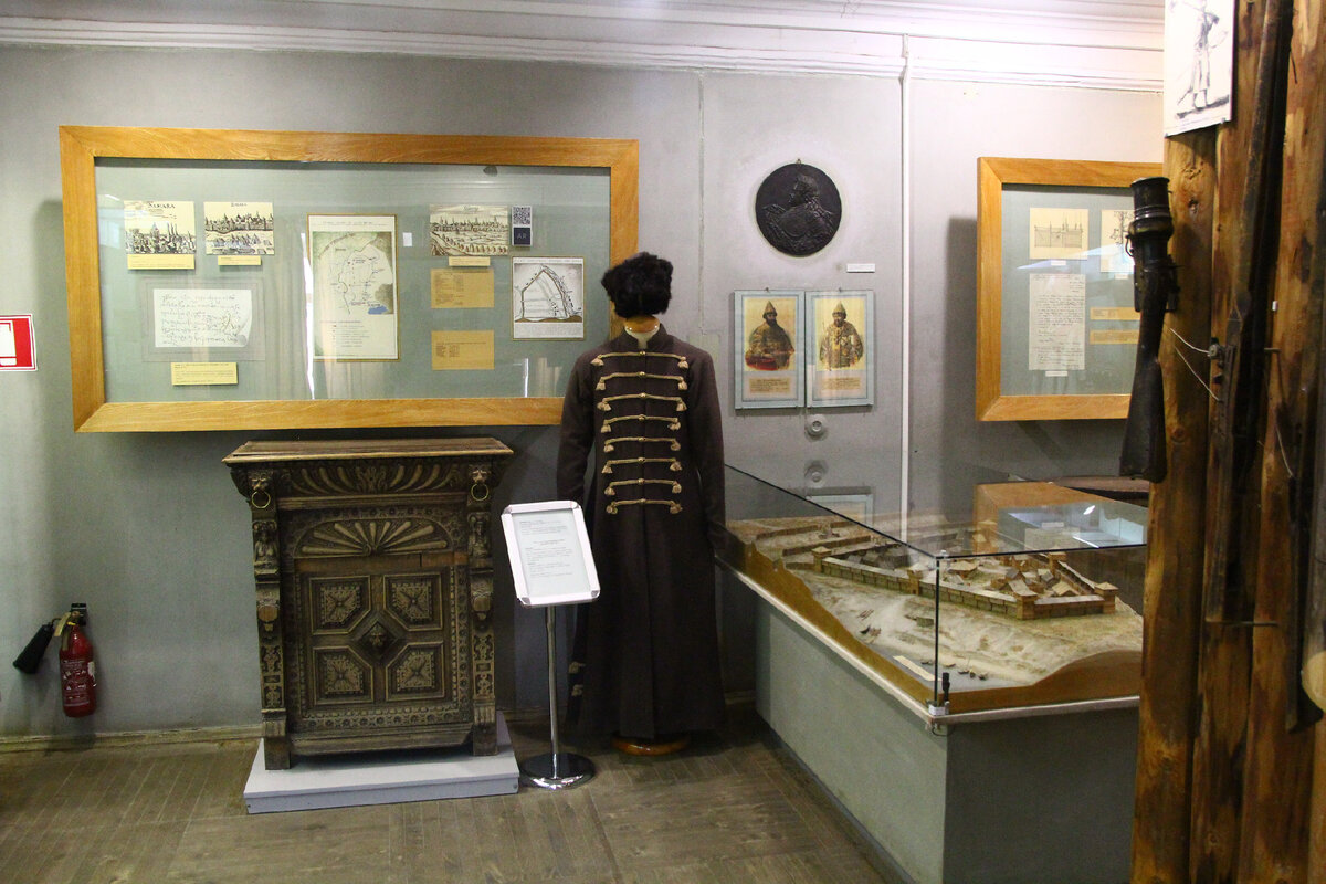 Вроде и древность, а в то же время уже почти осязаемая.