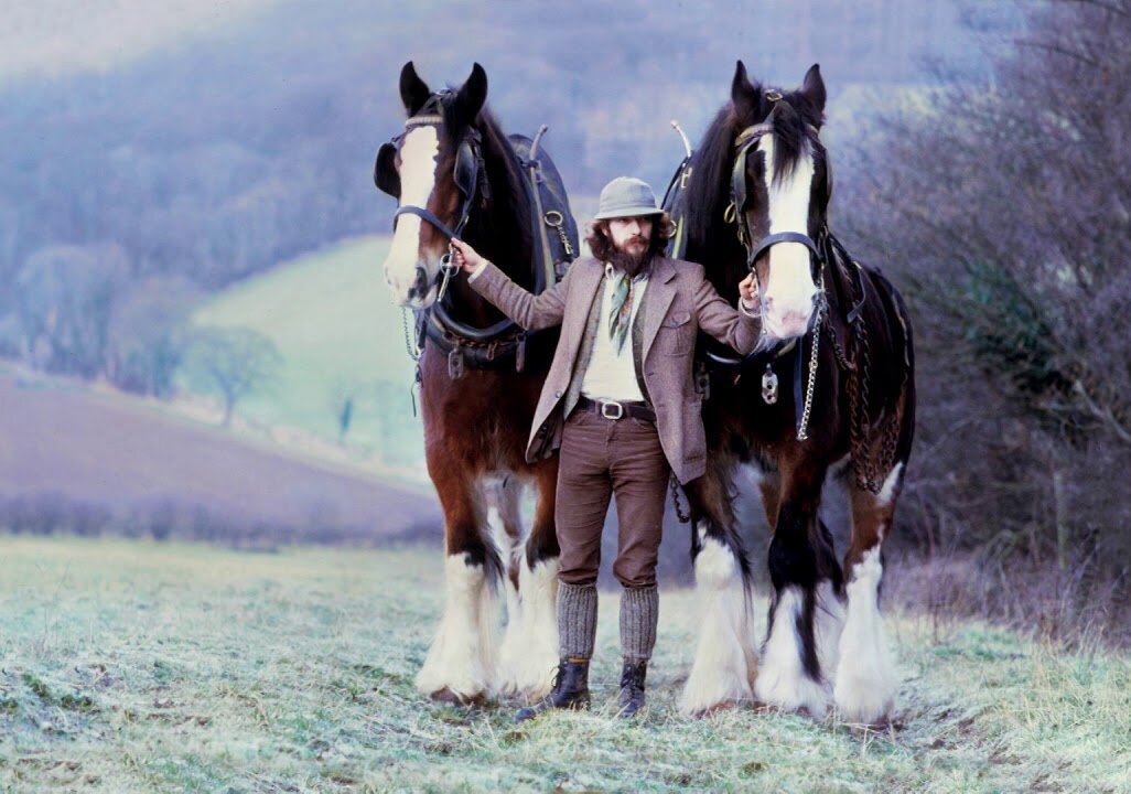 Редкое фото с фотосессии, проведённой для выбора фото для обложки альбома Heavy Horses (1978). 