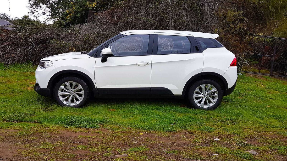 Фото экстерьера Brilliance V3 в профиль 