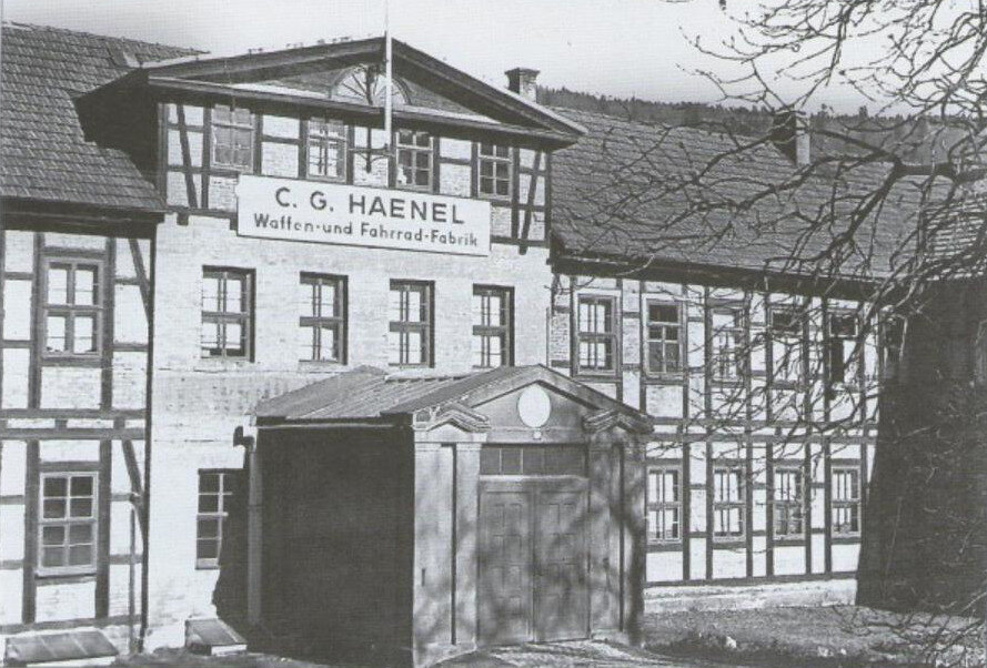 Здание управления фабрики по производству оружия и велосипедов Карла Готлиба Хэнеля в Зуле 1933 год. 