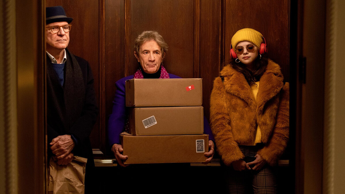 Очень уютный комедийный детектив со Стивом Мартином, Мартином Шортом и Селеной Гомес. Уже вышло восемь эпизодов из 10, так что можно смело начинать просмотр. 