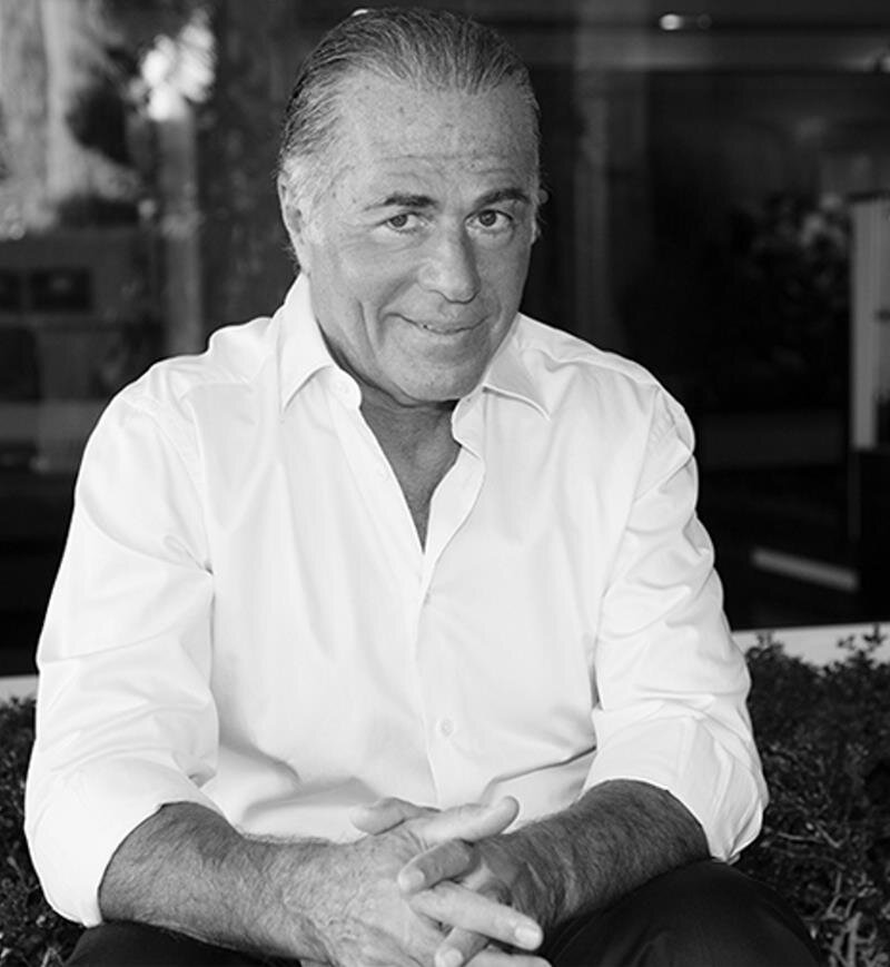 Алмазный магнат курильщика. Денег нажил – ума не нажил.