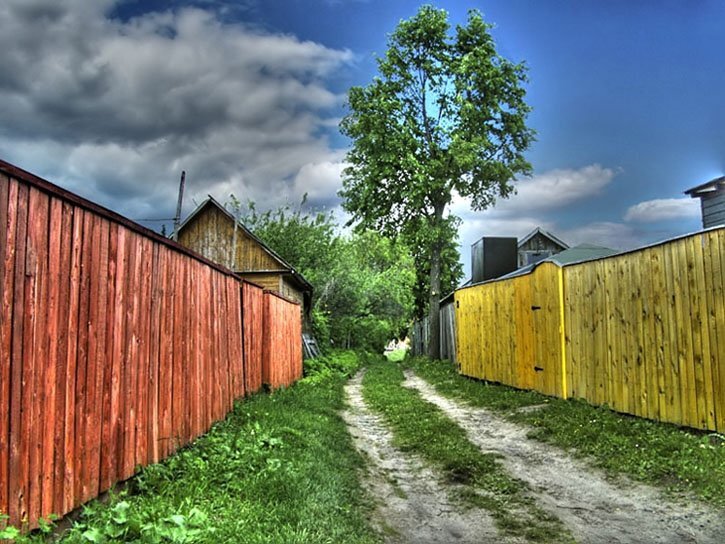 Забор в деревне фото