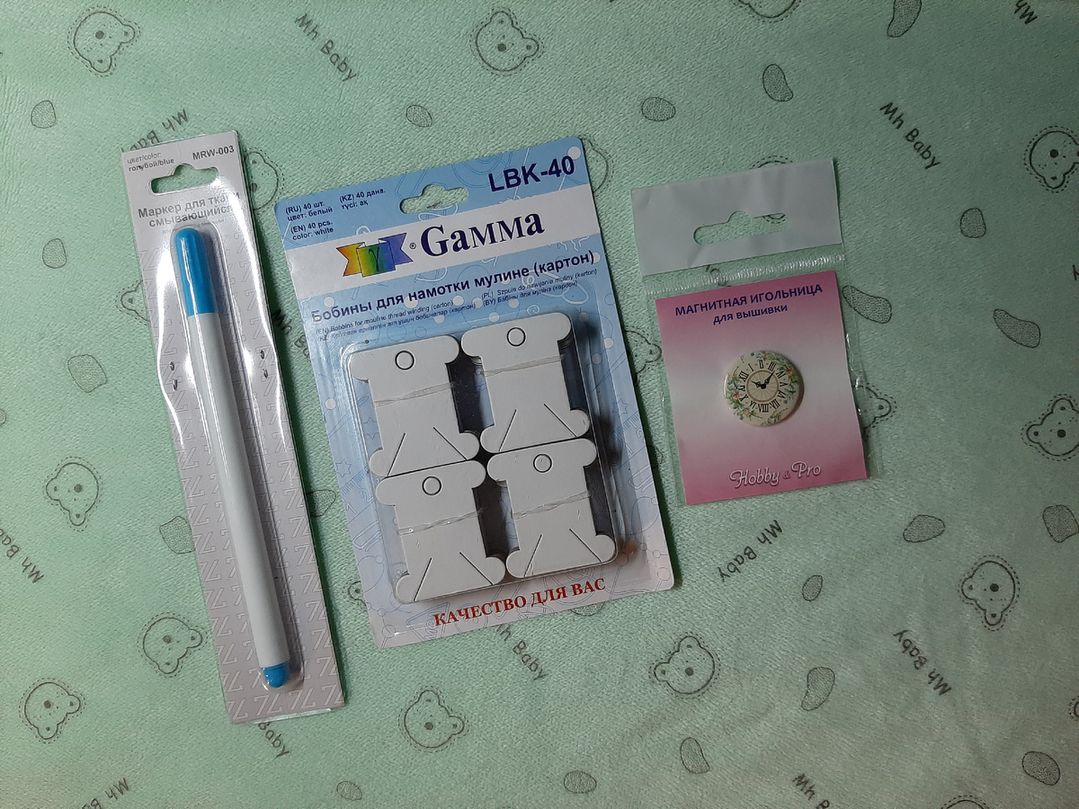 Водорастворимый маркер, бобинки для намотки мулине, еще один магнитик:).