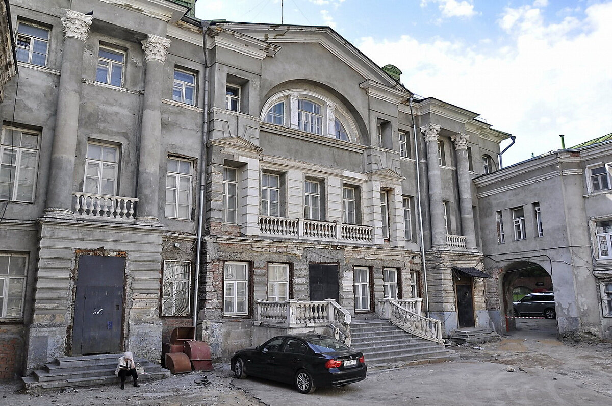 Главный дом усадьбы Кожиных в Столешниковом переулке (Яндекс картинки)