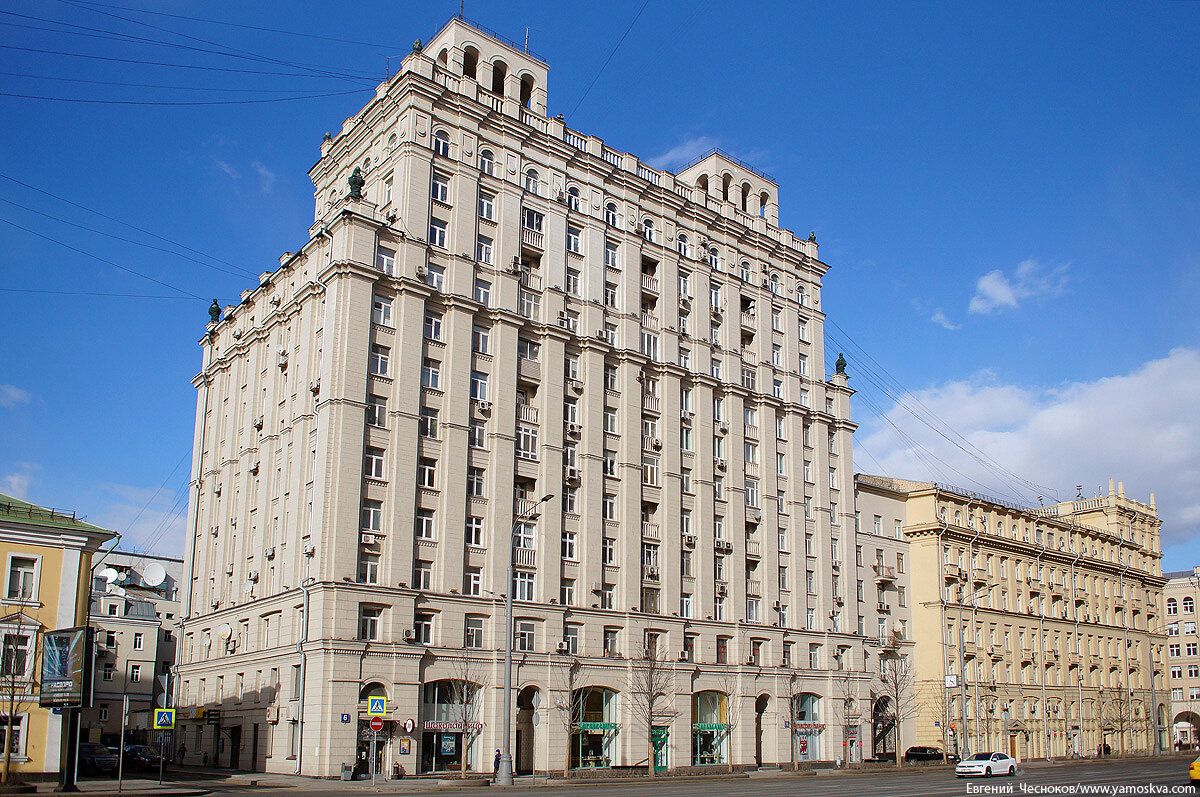 Валовая фото. Улица Валовая дом 26. Валовая улица (Москва). Сталинский Ампир в Харькове. Валовая улица д 6.