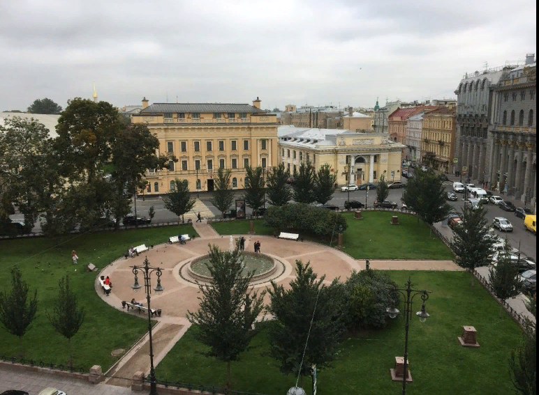 Манежная площадь санкт петербург. Ново Манежный сквер в Санкт-Петербурге. Манежная площадь со сквером. Ново-Манежный сквер СПБ 2013. Новые скверы в СПБ