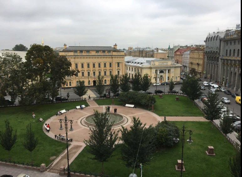 Манежная площадь санкт петербург. Ново Манежный сквер в Санкт-Петербурге. Манежная площадь со сквером. Ново-Манежный сквер СПБ 2013. Новые скверы в СПБ.